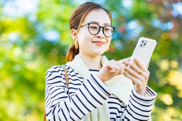 40代女性の笑顔の写真
